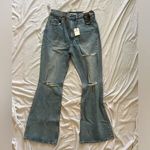 (NEW) Levi 70’s high flare jeans
